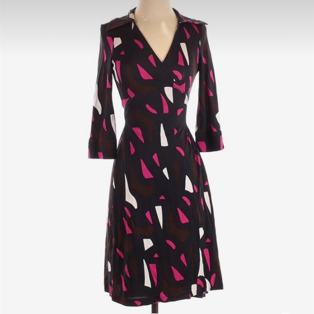 DIANE von FURSTENBERG 100% silk dress, size 6.